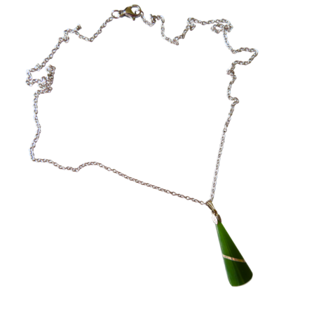 Greenstone wedge-shaped pendant (3.2cm) with silver thread set in silver.